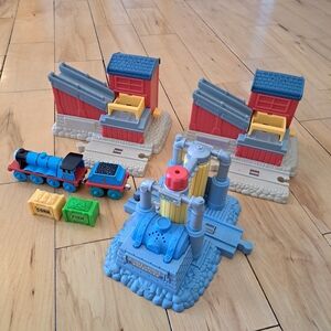 INTERACTIVE LEARNING RAILWAY GORDON! CARGO DEPOT! ENGINE WASH! Thomas Train Wood